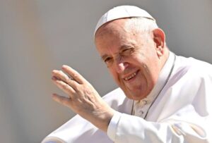 El papa urge a no olvidarse de la guerra en Ucrania