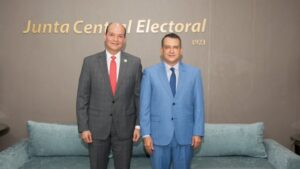 Ramfis visita a presidente de la JCE