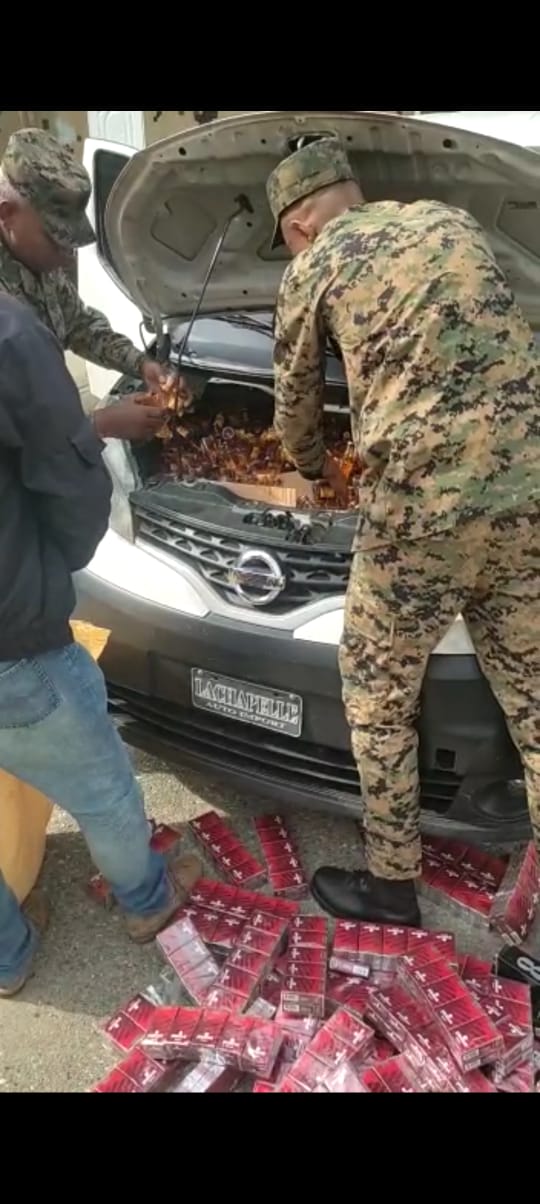 Ejército detiene camión con cigarrillos y ron de contrabando en San Juan