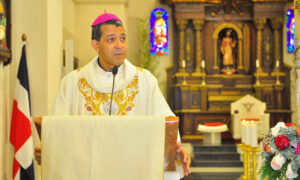 Obispo auxiliar favorece cambios en el gobierno