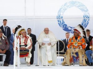 El papa pide perdón por el mal que tantos cristianos hicieron a indígenas