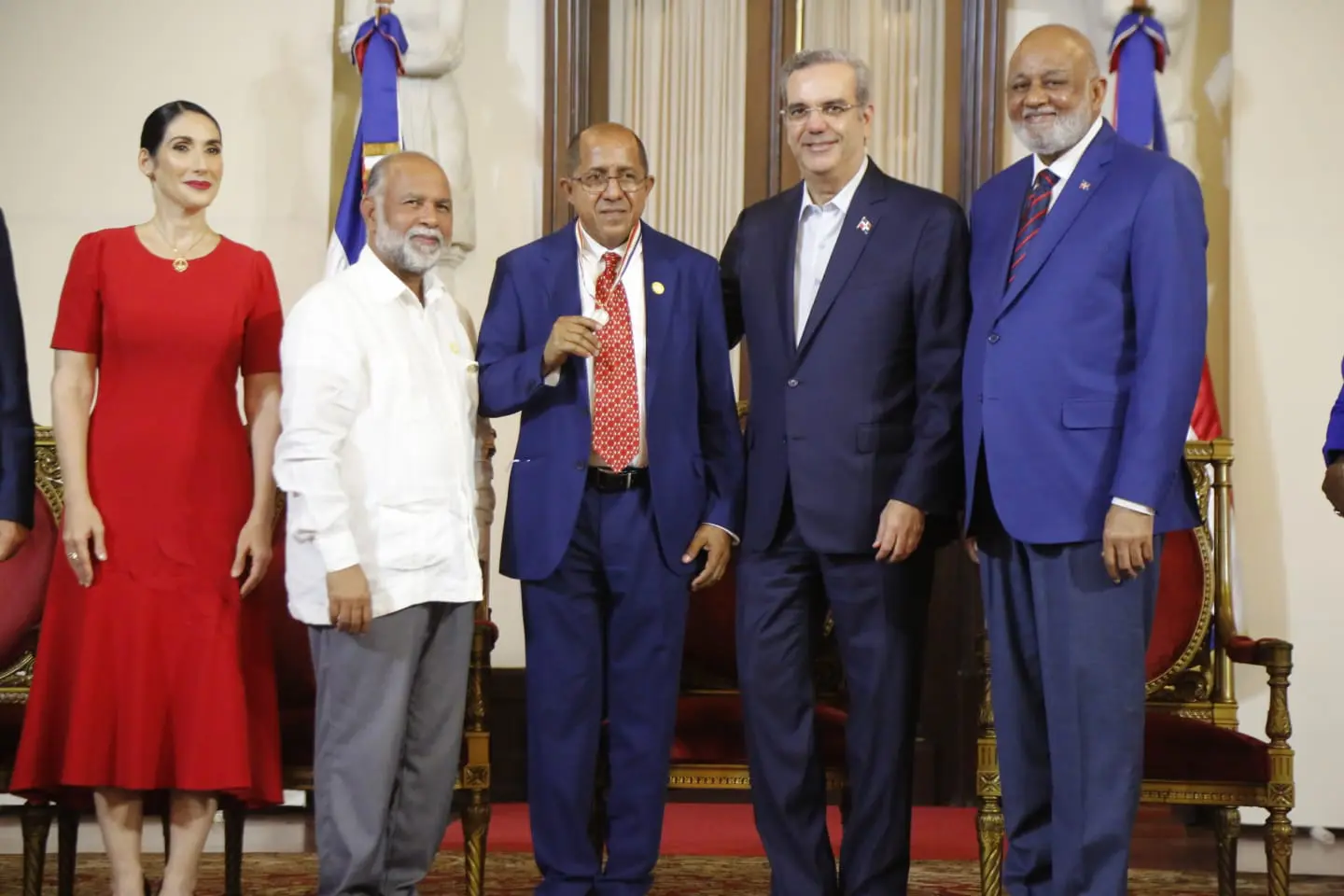 Presidente entrega Medalla a la Excelencia Magisterial 2022