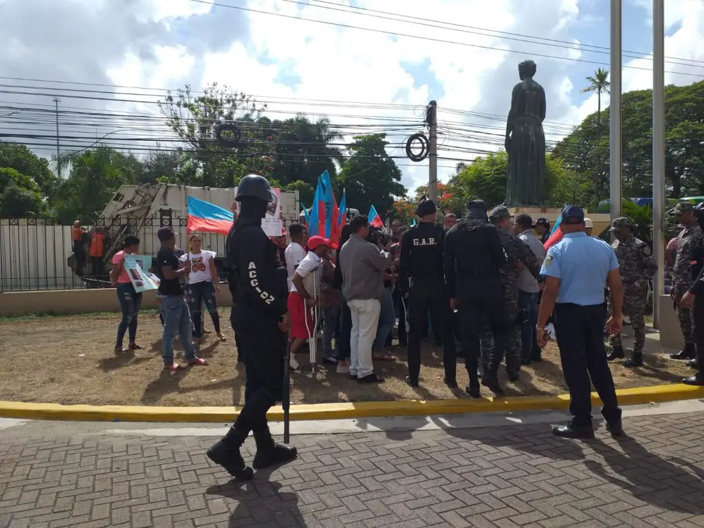 Protestan pidiendo se esclarezca caso en que PN hirió adolescente