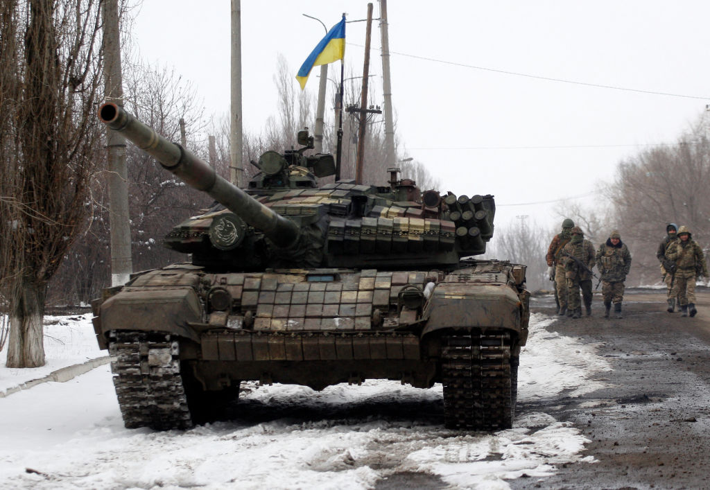 Rusia dice ucranianos fusilaron a 100 militares por abandonar posiciones