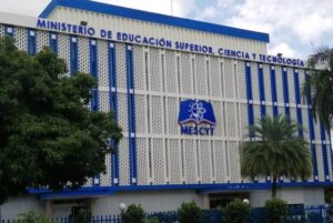 MESCYT inició evaluación a las 52 universidades del país