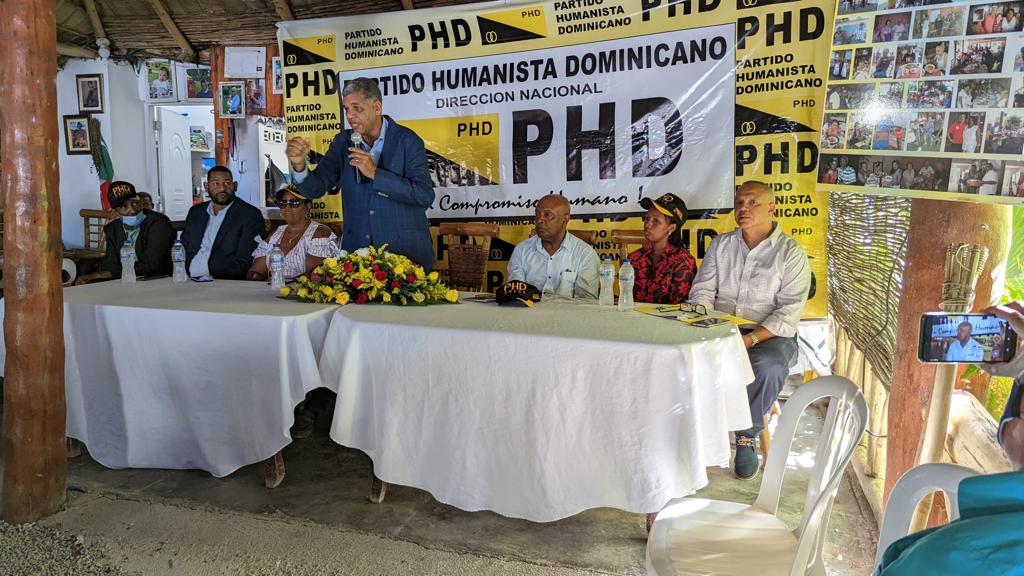 PHD juramenta a decenas de personas en la provincia Samaná