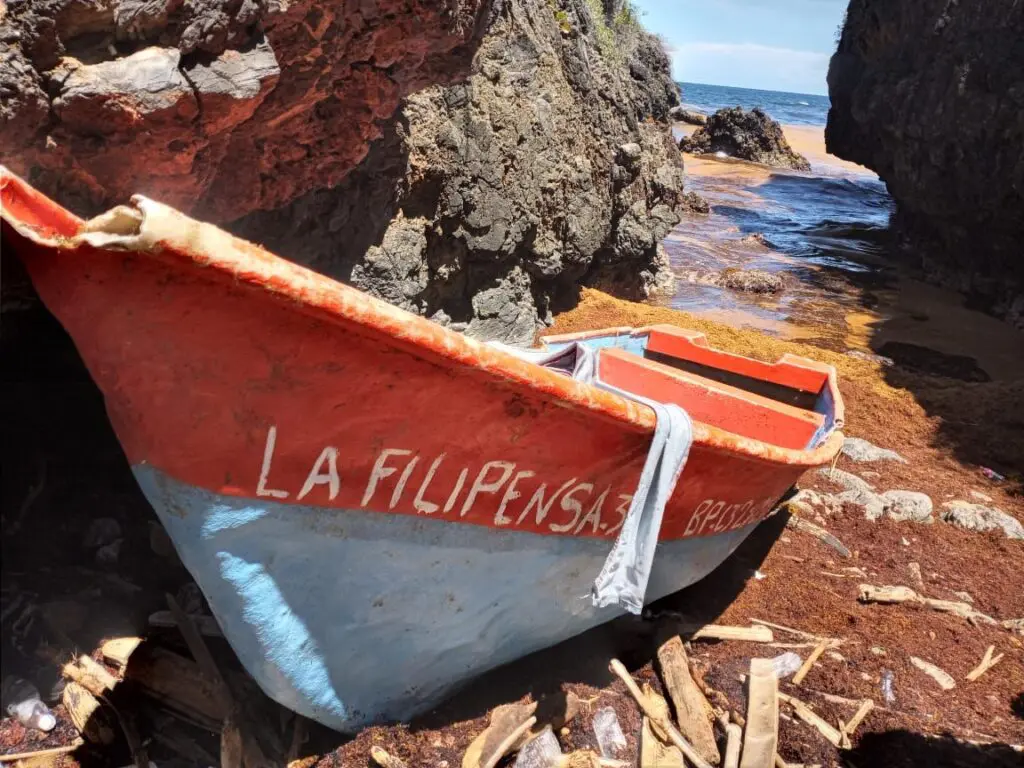 Un ahogado y varios desparecidos al zozobrar yola en Samaná