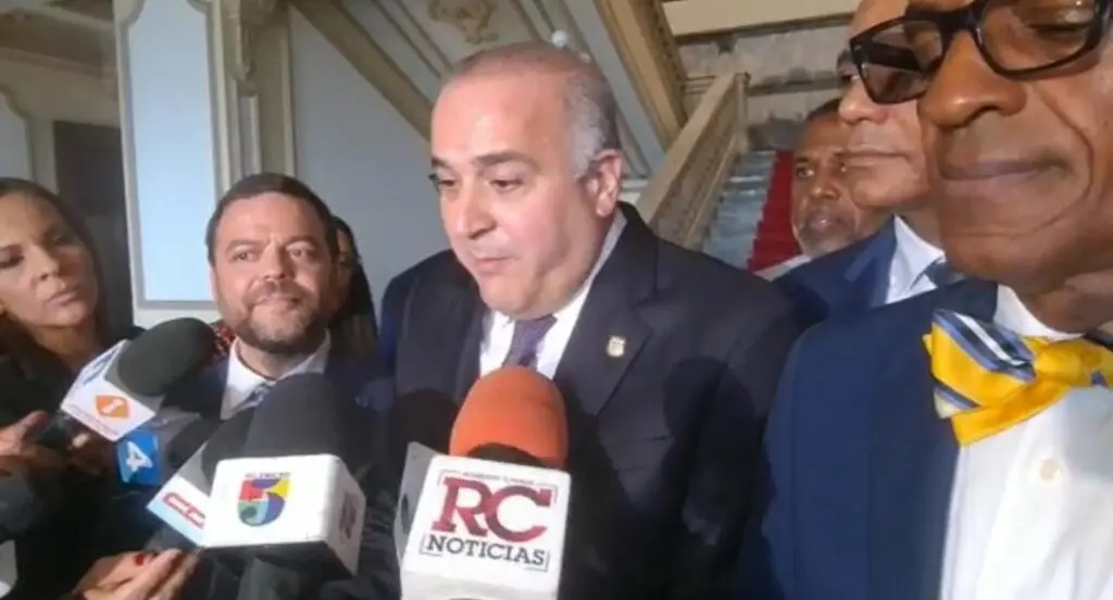 Comisión de senadores de New York visitab Abinader