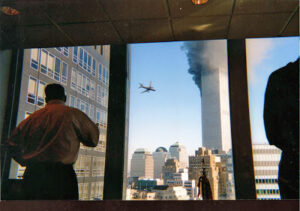 Momento en que el vuelo 175 se estrella con la torre sur del WTC