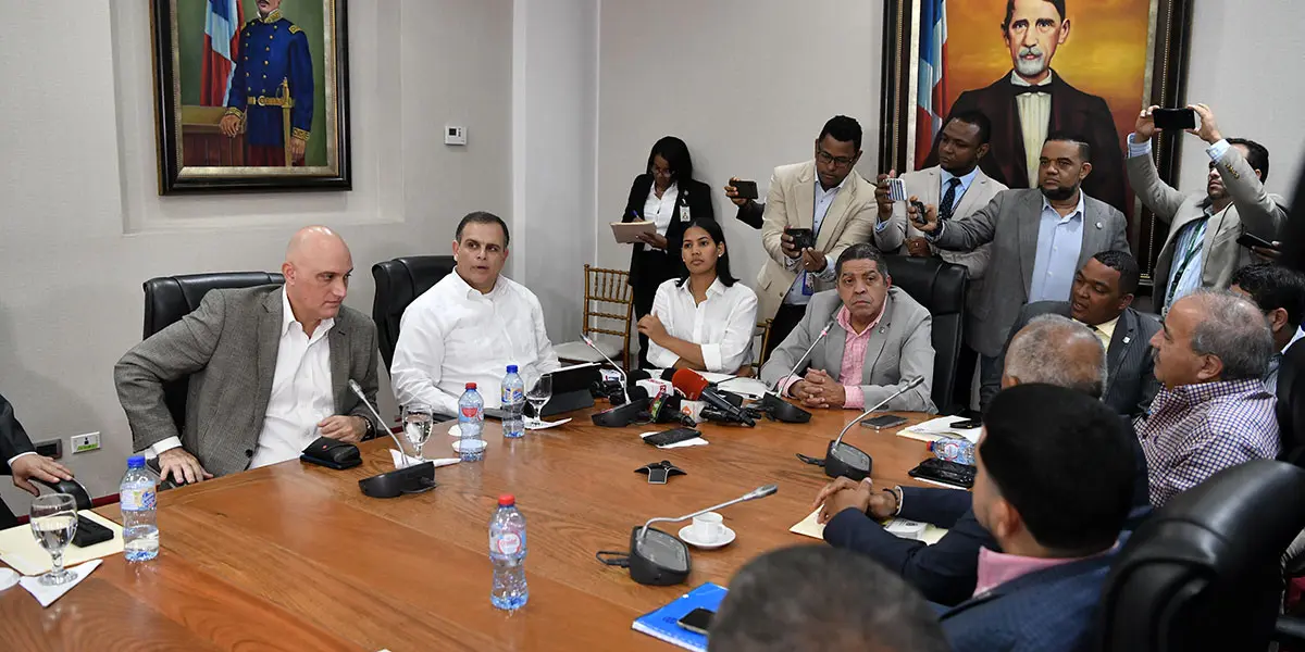 Gobierno justifica reducir presupuesto asignado al Minerd