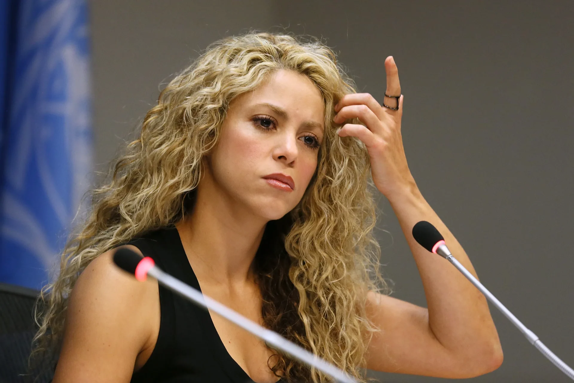 Shakira dice que está en una de las horas más difíciles y oscuras de su vida