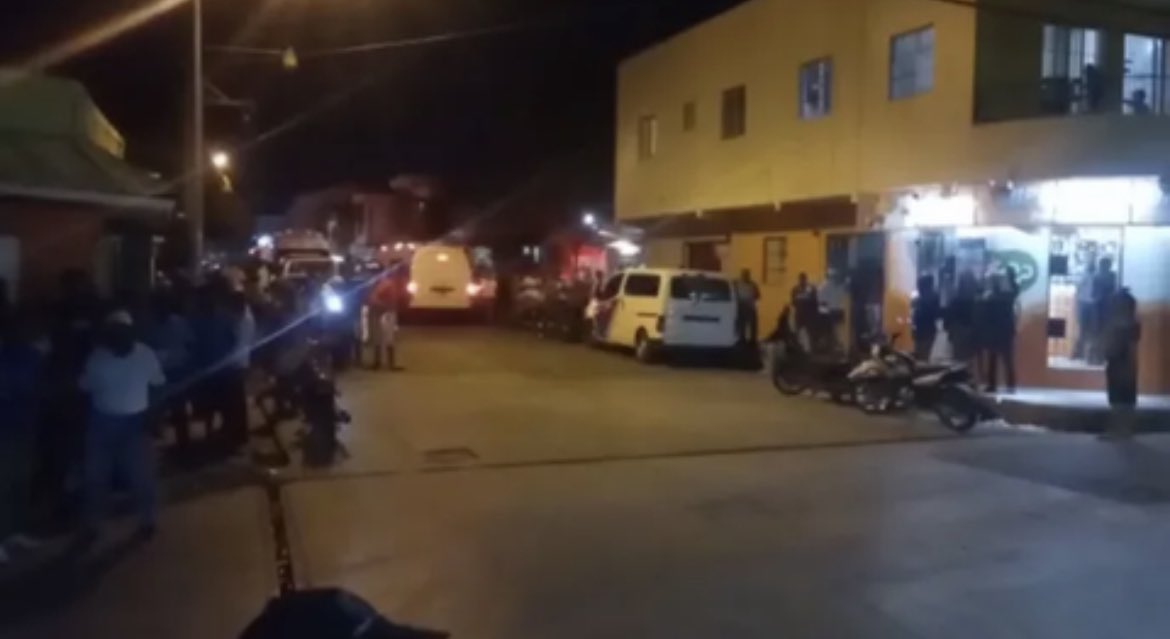 La Romana: hombre mata dos civiles, hiere a cinco policías y se atrinchera