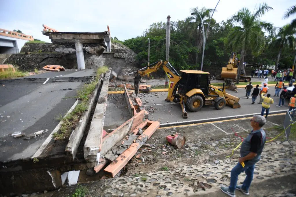 Obras Públicas iniciará colocación de nuevo puente en entrada de La Vega