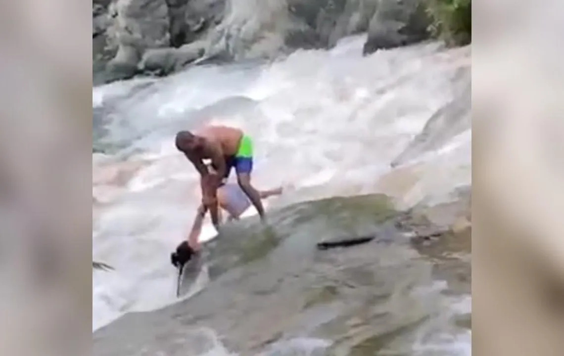VIDEOS: Bañistas arrastrados por crecida de río en Jánico están sanos y salvos