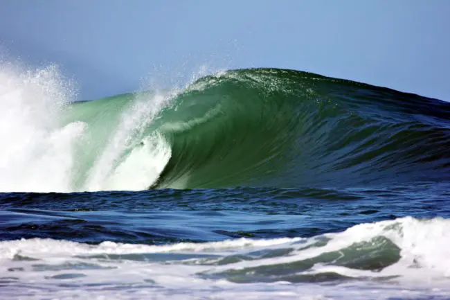 Puerto Rico podría experimentar olas de 5 metros por remanentes de Earl