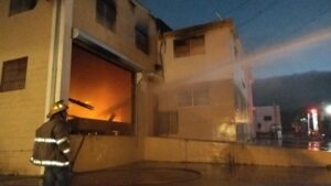 Fuego afecta fábricas de cigarros en Tamboril