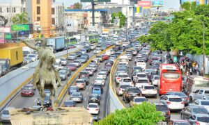 Embotellamientos vehiculares asfixian al Gran Santo Domingo