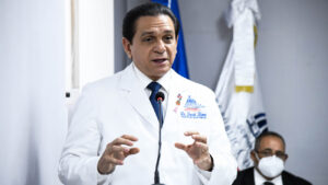 Ministro de Salud pide no alarmarse por cólera en aumento en Haití