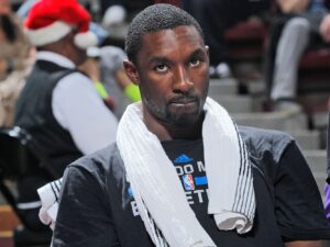 Ex jugador de la NBA arrestado por golpear a su hijo de 10 años