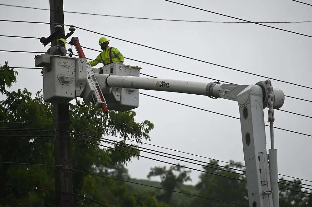 Puerto Rico dice que restablecerá servicio eléctrico de aquí al sábado