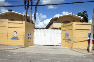 Villa Mella: escuelas cerradas y comercios tímidamente abiertos