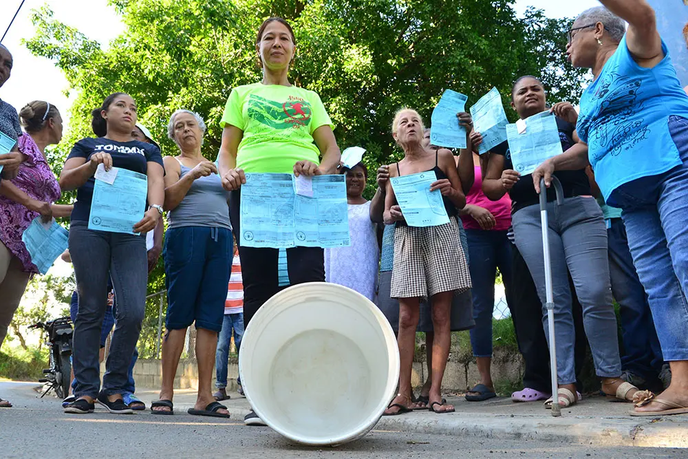 Comunidades protestan por la falta de agua - Periódico elCaribe