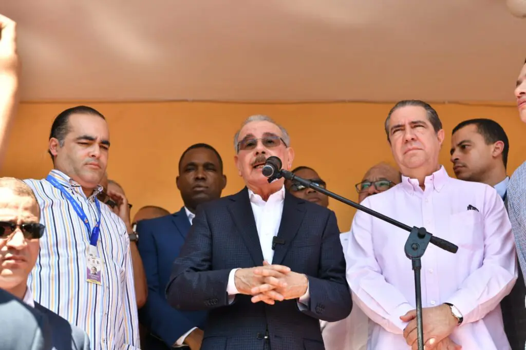 Danilo Medina: "Solo queda... abrazarnos al compañero o la compañera que resulte vencedor" FOTO: DANNY POLANCO