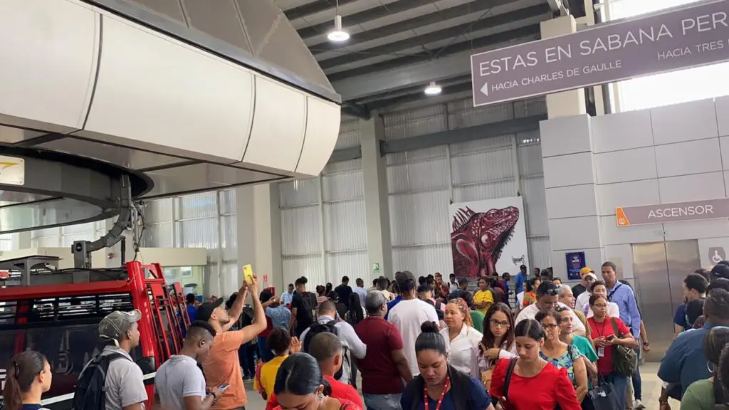 Congestión en el Teleférico de Santo Domingo levanta quejas en usuarios