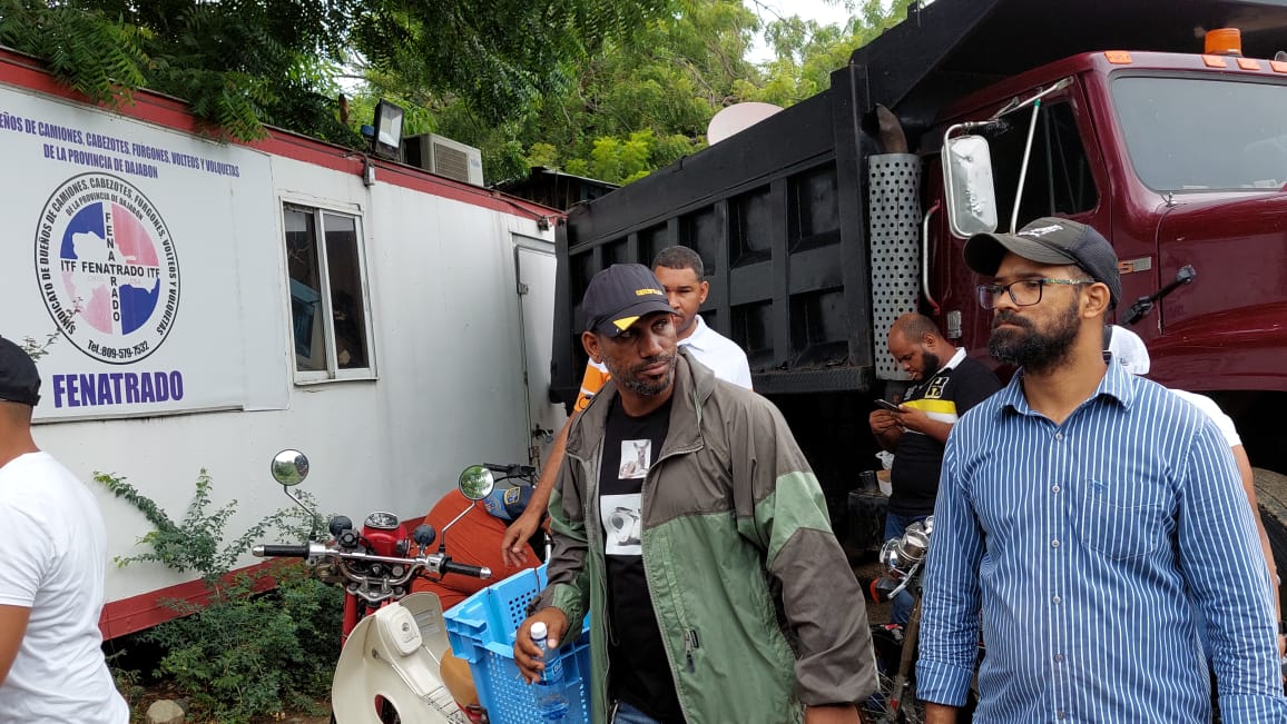 Camioneros de FENATRADO ocupan oficinas administrativas en Dajabón