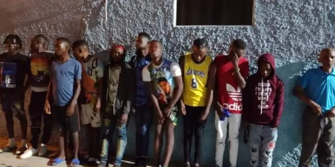 Detienen a un carrito con 17 haitianos dentro en Valverde