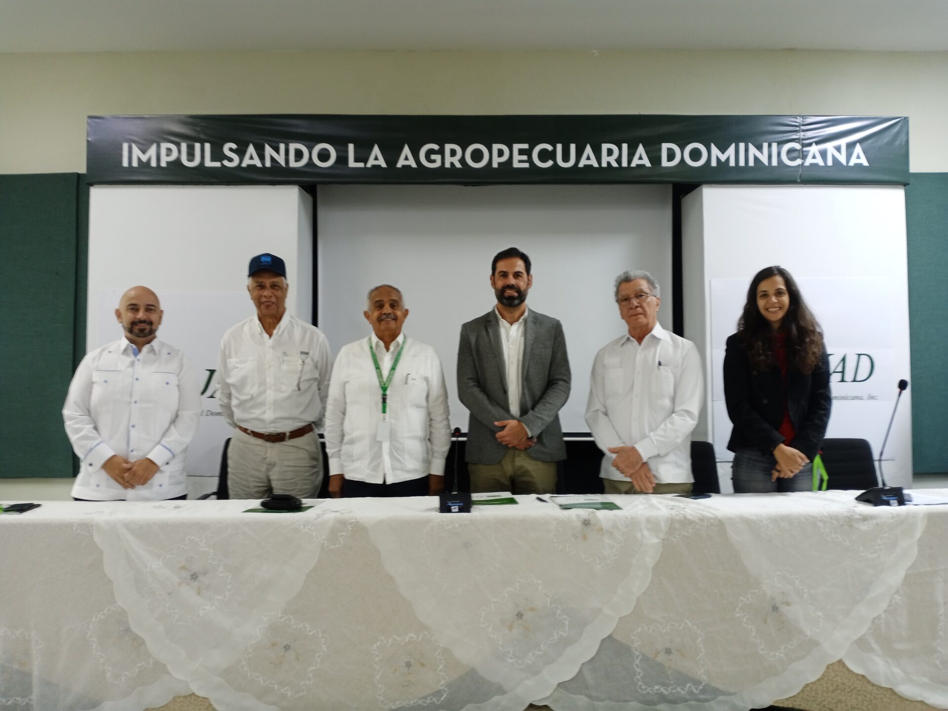 Junta Agroempresarial firma acuerdo con Agencia Agraria Española