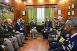 Abinader y jefa del Comando Sur de EE.UU. tratan sobre cooperación y seguridad