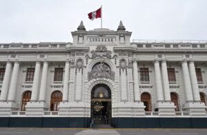 Congreso Perú recomienda inhabilitar a diputado denunciado por violación