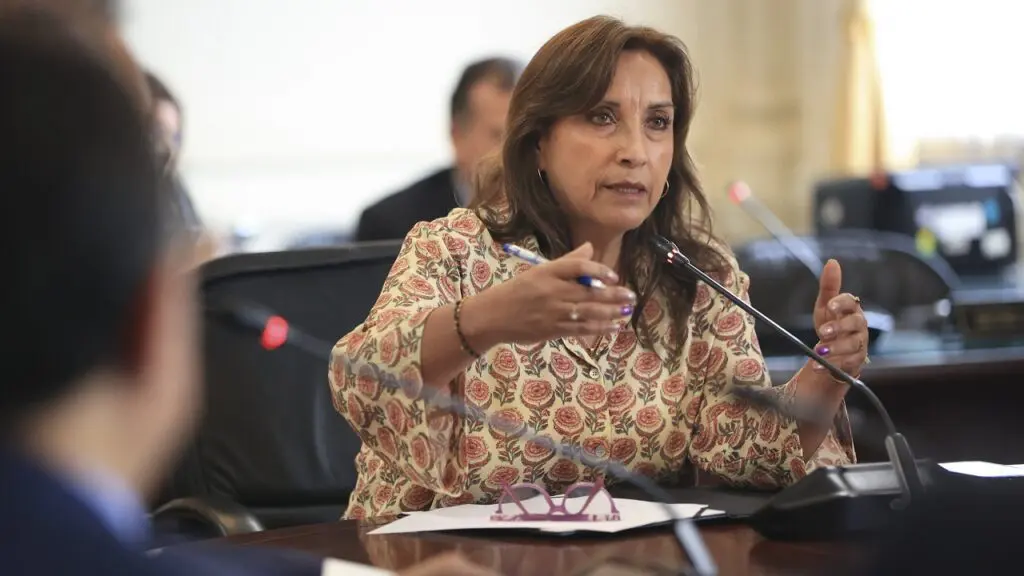 Boluarte anuncia que buscará "acortar los plazos" para elecciones en Perú