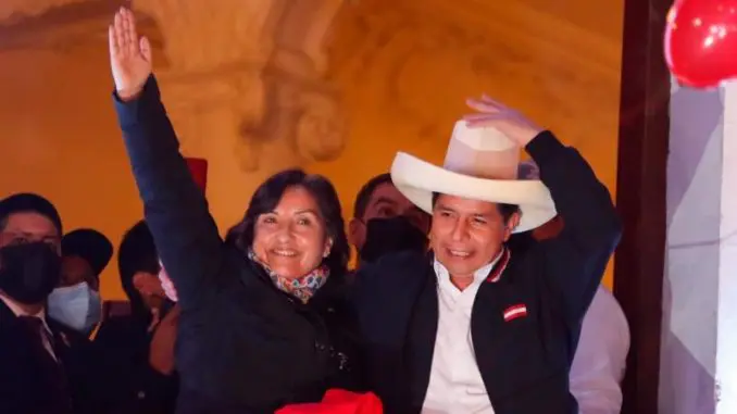 La vicepresidenta peruana denuncia que Castillo dio un golpe de Estado