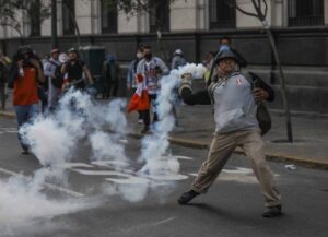 Una nueva muerte eleva a 26 los fallecidos en enfrentamientos en Perú