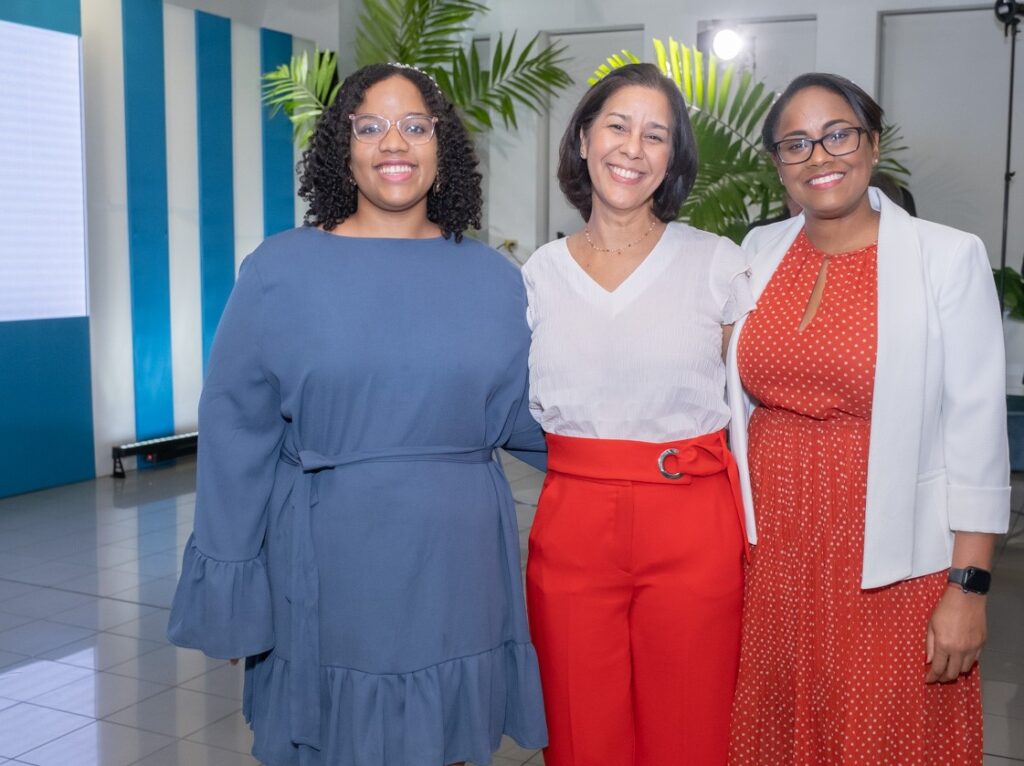 Norma Cruz, Berenice Mendez and Beatriz Landaeta.