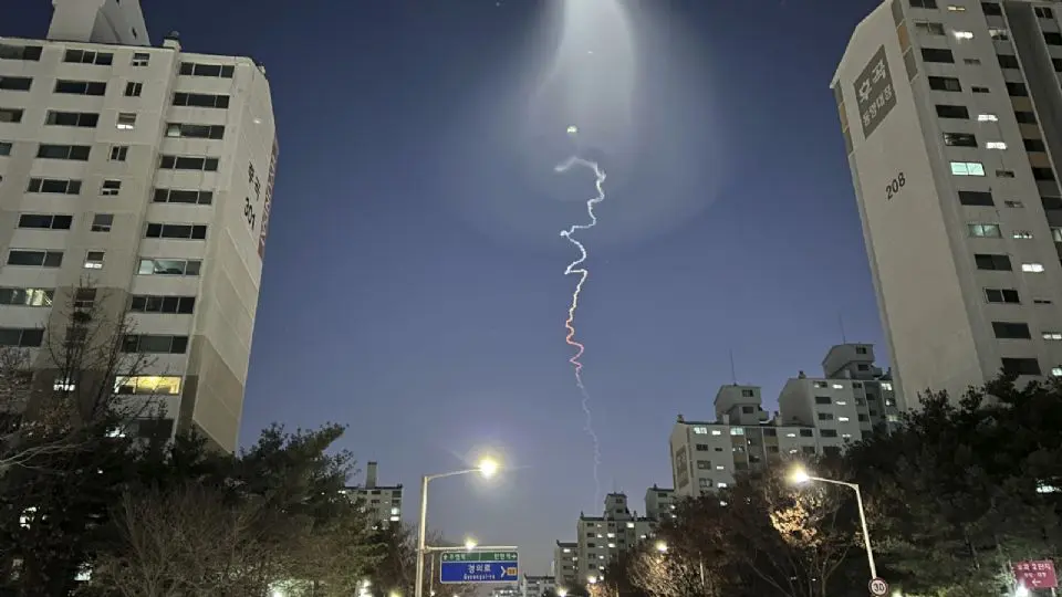 ¿Un "ovni nuclear"? Extrañas luces en el cielo causaron asombro