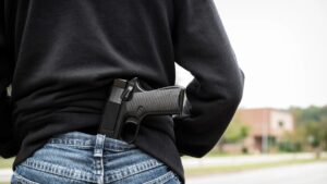 Hombres en EEUU son el doble de propensos a poseer un arma