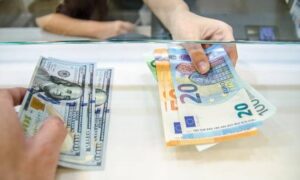 El euro se mantiene estable en 1,06 dólares