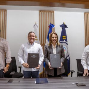 APORDOM y Ministerio de Cultura firman acuerdos para integrar iniciativa cultural en los puertos