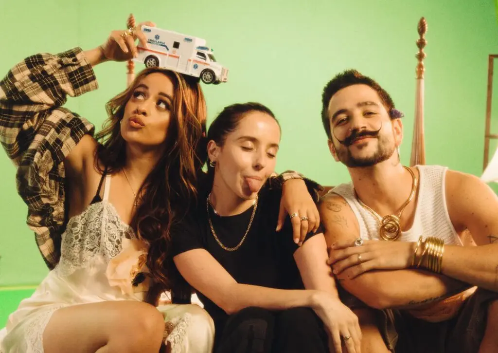 Llaman "tóxica" a Evaluna tras dirigir video de Camilo con Camila Cabello