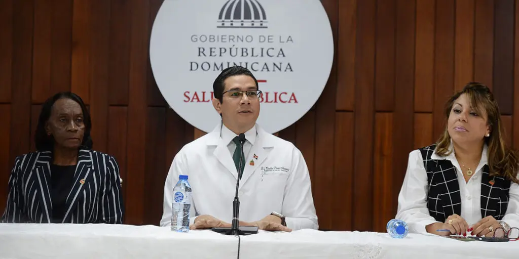 El viceministro de Salud Colectiva, Eladio Pérez, y otras autoridades del Ministerio de Salud Pública. Félix de la Cruz