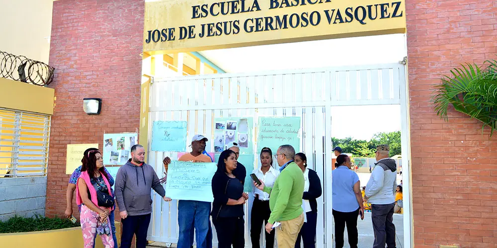 Paran docencia en escuela por falta de personal - Periódico elCaribe