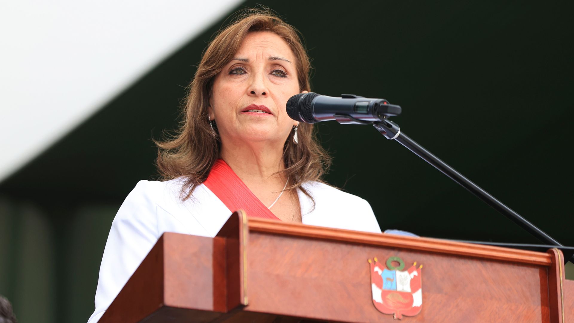 Boluarte admite democracia peruana es "la más frágil" de Latinoamérica