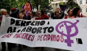 España aprueba el aborto y cambio de sexo sin trabas desde los 16 años