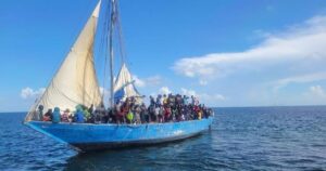 Un velero con 114 inmigrantes haitianos burla la vigilancia y llega a Florida