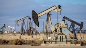 El petróleo de Texas baja un 0,82 %, hasta 77,83 dólares el barril