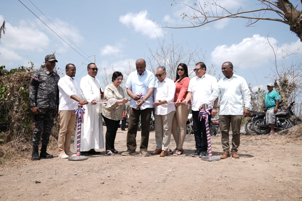 Energía y Minas inaugura servicio eléctrico en La Culebra, El Seibo