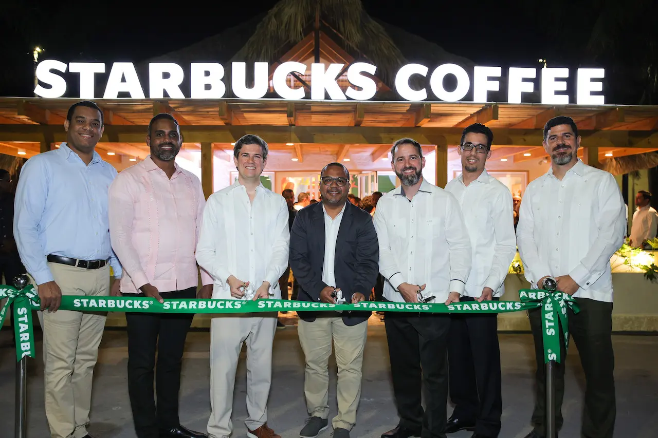 Starbucks inaugura su primera tienda en Punta Cana